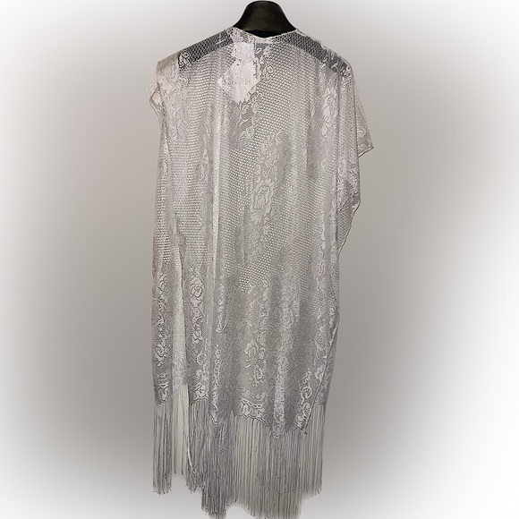 Beach shawl - Picture 2 of 2